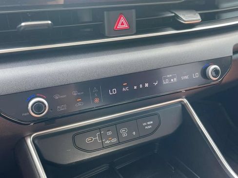 Certified 2025 Kia Carnival EX FWD image 35