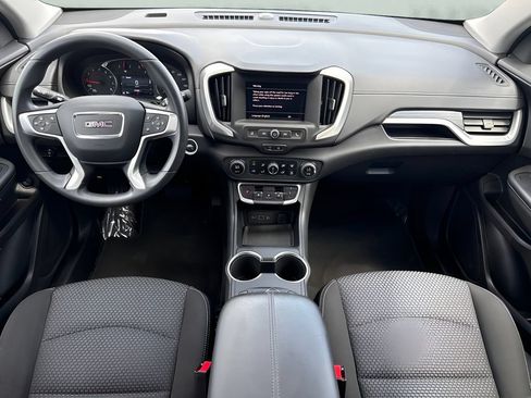 Used 2024 GMC Terrain SLE w/ Driver Convenience Package FWD image 14