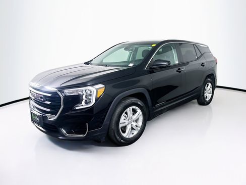 Used 2024 GMC Terrain SLE image 3