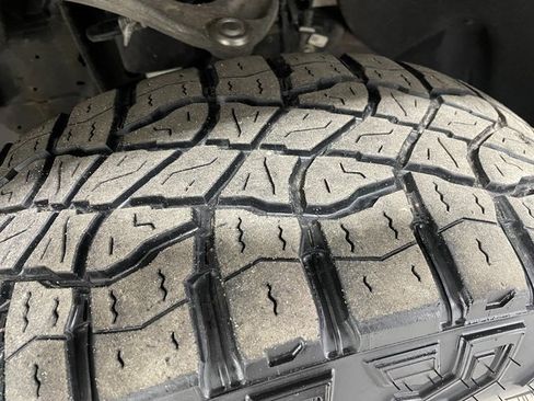 Used 2021 Chevrolet Silverado 1500 LT Trail Boss w/ Convenience Package II image 8