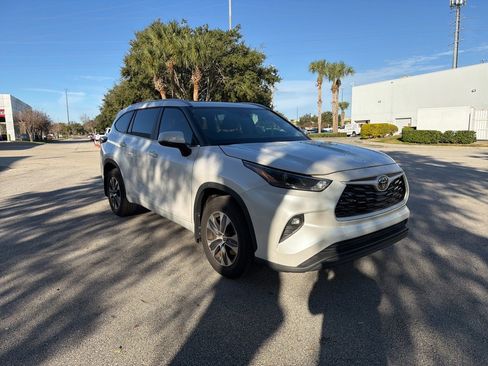 Used 2024 Toyota Highlander LE image 7