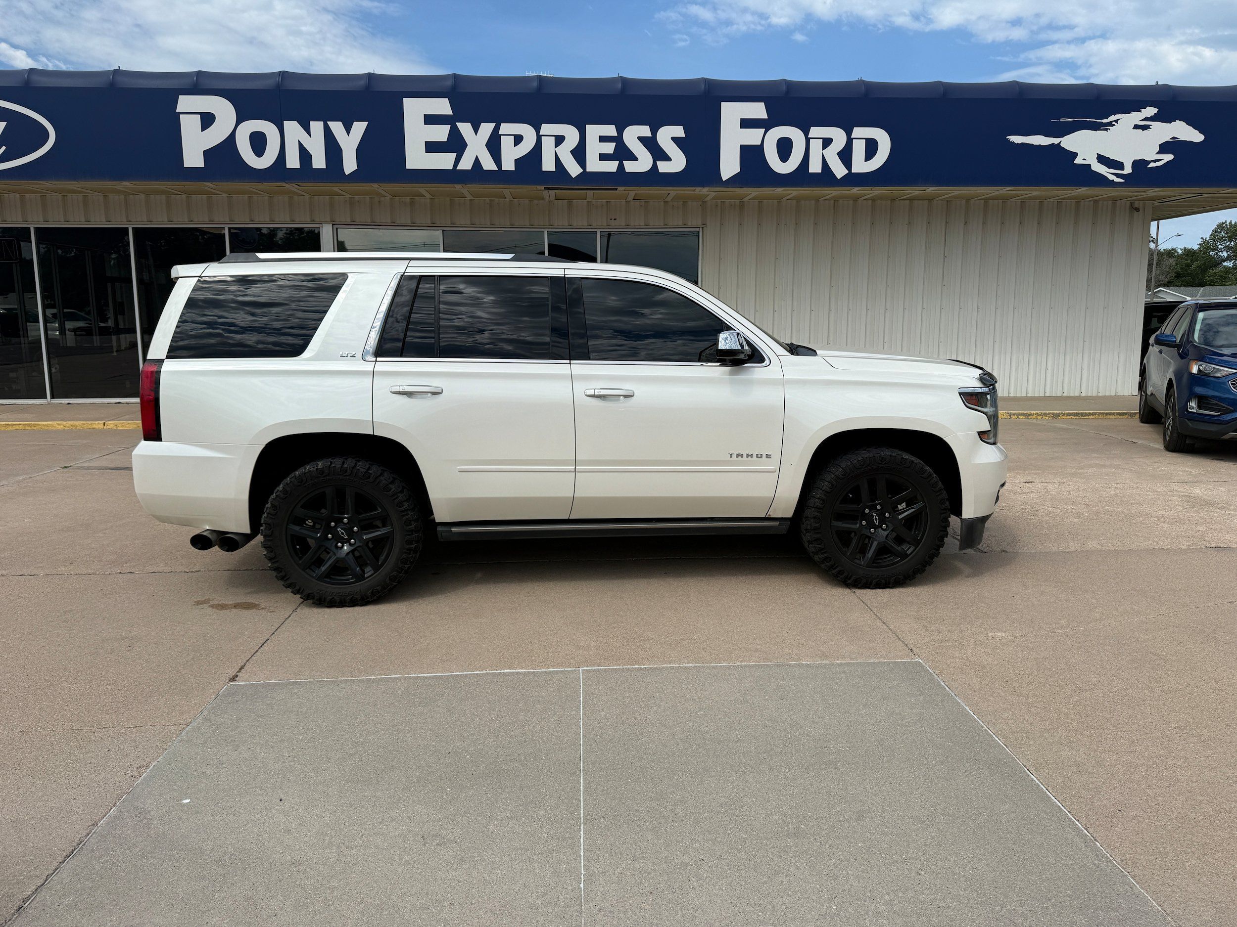 Used 2015 Chevrolet Tahoe LTZ AWD/4WD image 2