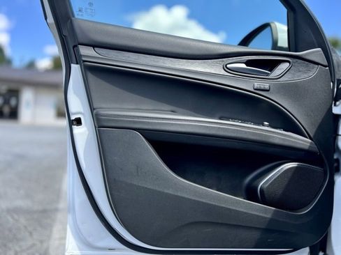 Used 2022 Alfa Romeo Stelvio Sprint image 13