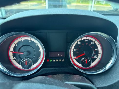 Used 2019 Dodge Grand Caravan SXT FWD image 12