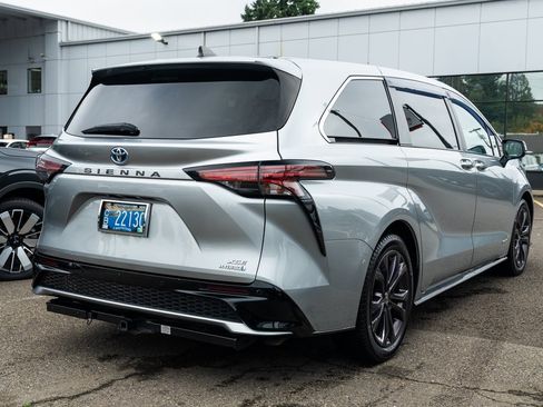 Used 2021 Toyota Sienna XSE image 6