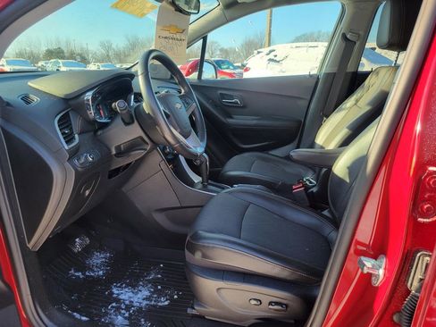 Used 2019 Chevrolet Trax LT w/ LT Convenience Package image 8