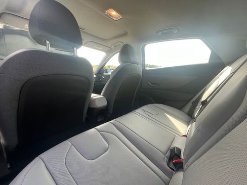 Used 2025 Hyundai Elantra Limited FWD image 16