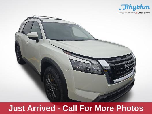 Used 2024 Nissan Pathfinder SV AWD/4WD image 1
