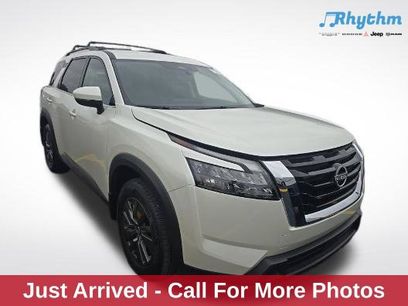 Used 2024 Nissan Pathfinder SV