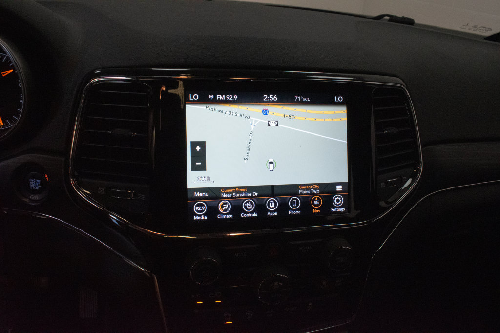 Used 2021 Jeep Grand Cherokee Limited AWD/4WD image 14