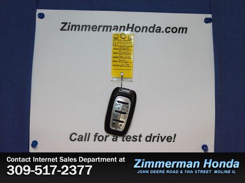 Used 2025 Chrysler Pacifica Limited image 28