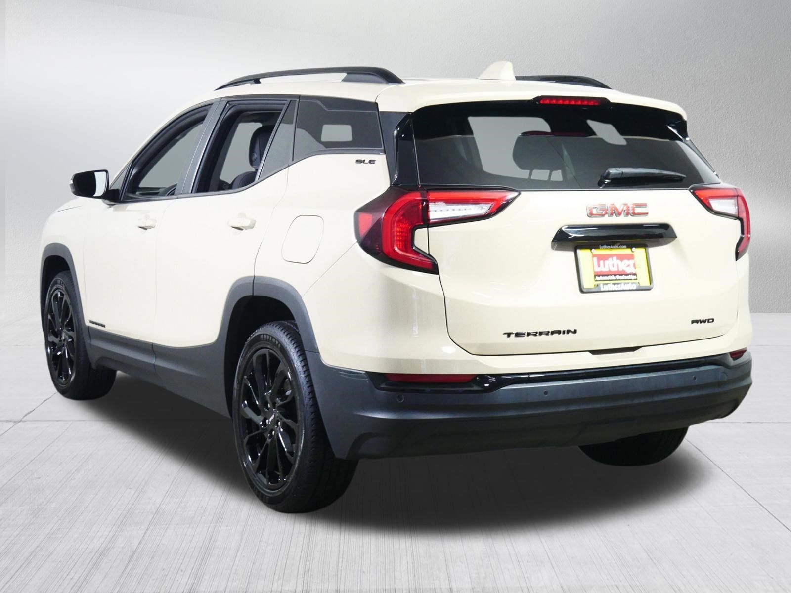 Used 2023 GMC Terrain SLE w/ Driver Convenience Package AWD/4WD image 5