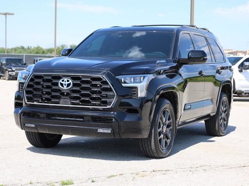 Used 2024 Toyota Sequoia Platinum AWD/4WD image 6