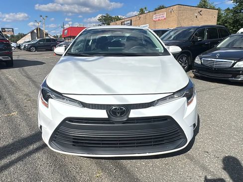 Used 2024 Toyota Corolla LE FWD image 2