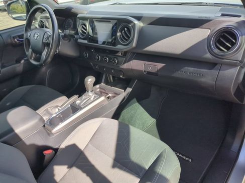 Used 2017 Toyota Tacoma TRD Sport w/ Tow Package RWD image 12