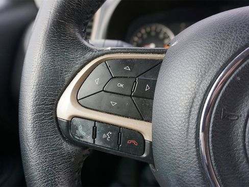 Used 2015 Jeep Renegade Latitude image 6