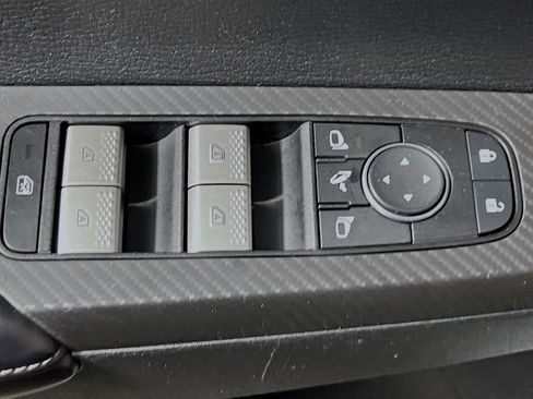 Used 2024 Mitsubishi Outlander SE image 17