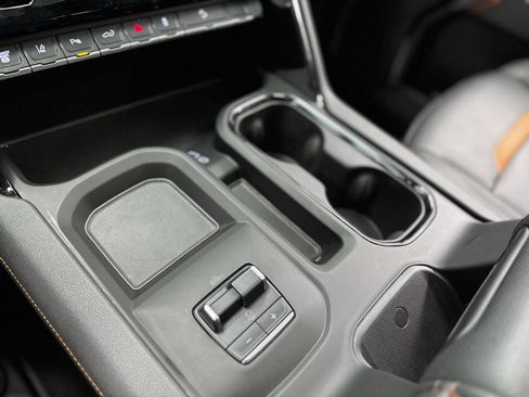 Used 2025 GMC Sierra 2500 AT4 image 31