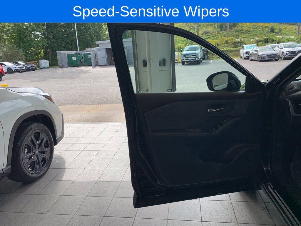 Used 2023 Nissan Rogue SV AWD/4WD image 10