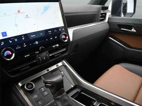 Used 2024 Lexus GX 550 image 4