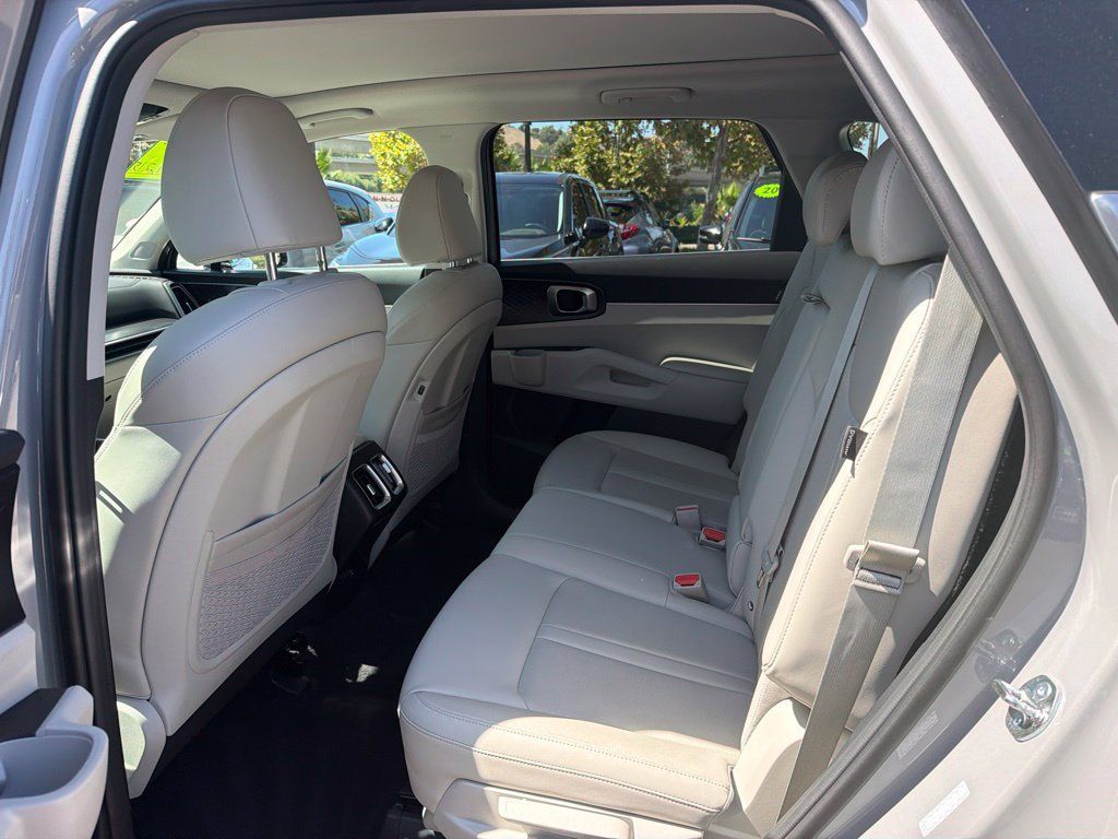 Certified 2026 Kia Sorento S w/ S Panoramic Sunroof Package FWD image 5
