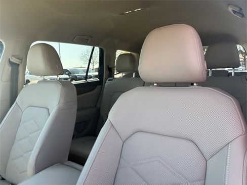 Certified 2025 Volkswagen Atlas SE image 13