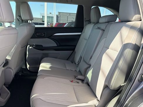 Used 2018 Toyota Highlander Plus image 24