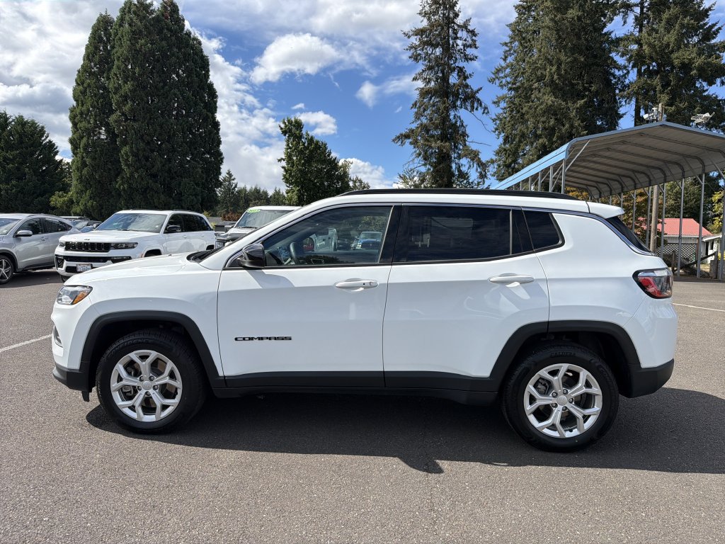 Used 2024 Jeep Compass Latitude AWD/4WD image 3
