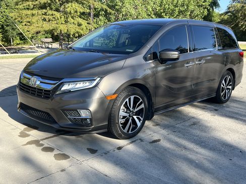 Used 2018 Honda Odyssey Elite image 4