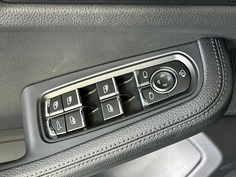 Certified 2026 Porsche Macan AWD/4WD image 13
