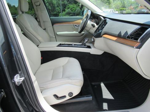 Used 2021 Volvo XC90 T6 Momentum w/ Advanced Package AWD/4WD image 10