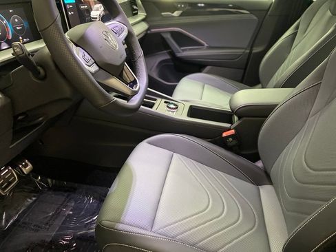 New 2026 Volkswagen Tiguan SE R-Line AWD/4WD image 4