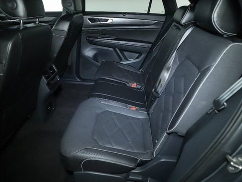 Used 2024 Volkswagen Atlas Cross Sport SE AWD/4WD image 14