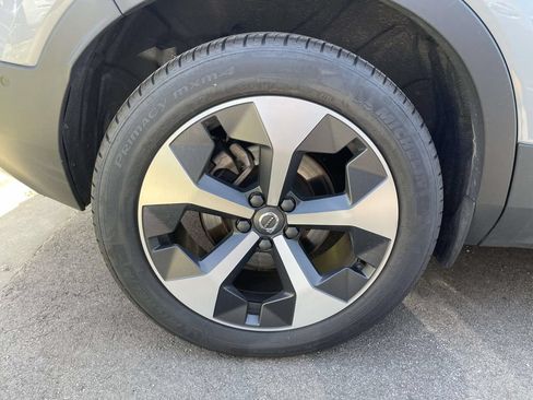Used 2025 Volvo XC40 B5 Plus AWD/4WD image 5