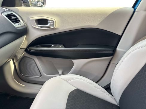Used 2019 Jeep Compass Latitude w/ Popular Equipment Group FWD image 24