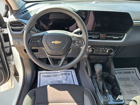 Used 2025 Chevrolet TrailBlazer LT AWD/4WD image 10