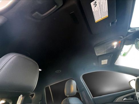 Used 2025 Chevrolet Traverse LT image 30