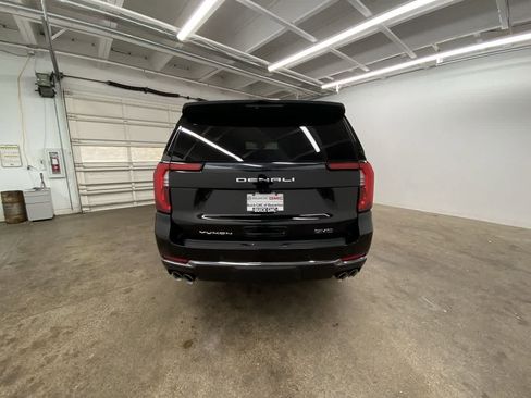 Used 2025 GMC Yukon Denali Ultimate w/ LPO, Floor Liner Package AWD/4WD image 5