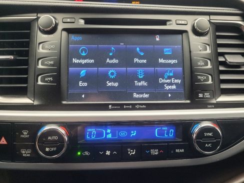 Used 2017 Toyota Highlander XLE w/ Carpet Mat Package image 25