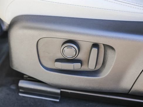 Certified 2025 Land Rover Range Rover Evoque S image 20