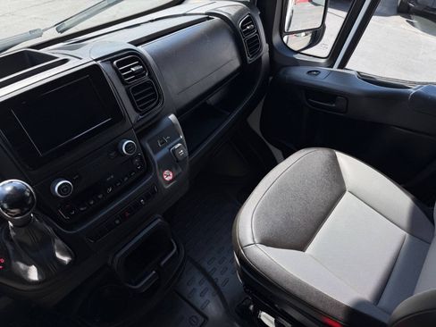 Used 2025 RAM ProMaster 3500 w/ Convenience Group FWD image 17