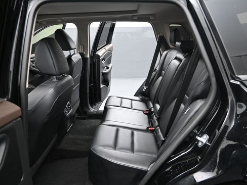 Used 2023 Nissan Rogue SV w/ SV Premium B Package image 16