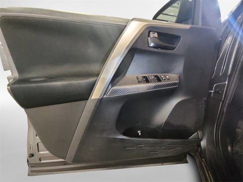Used 2013 Toyota RAV4 XLE image 14