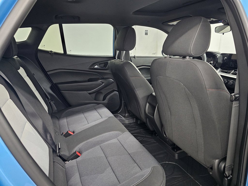 Used 2025 Chevrolet Trax RS w/ Sunroof Package FWD image 26