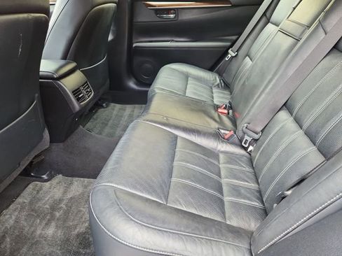 Used 2016 Lexus ES 350 w/ Luxury Package w/Wood Trim image 24