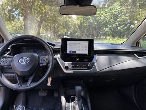 Used 2025 Toyota Corolla LE FWD image 32