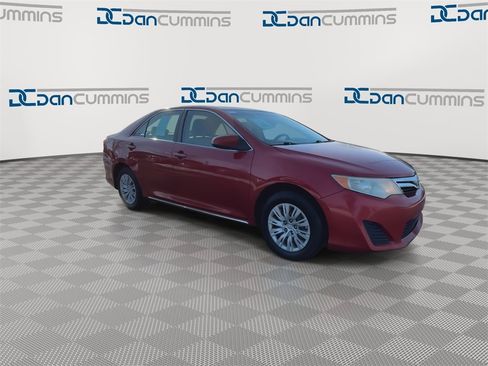 Used 2012 Toyota Camry LE image 2