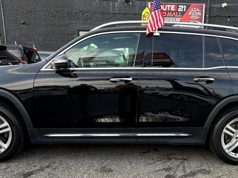 Used 2023 Mercedes-Benz GLB 250 4MATIC w/ Premium Package image 4