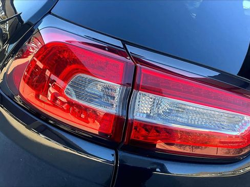 Used 2015 Jeep Cherokee Sport image 27