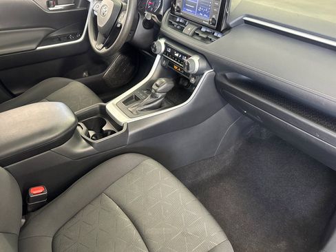 Used 2021 Toyota RAV4 XLE w/ Convenience Package FWD image 33